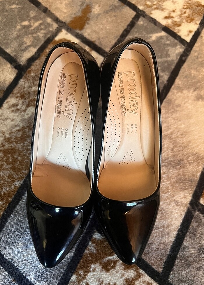 Klasik model topuklu ayakkabı - Görsel 4