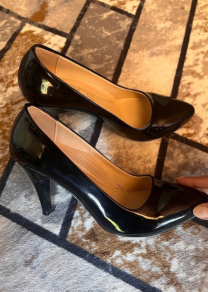 Klasik model topuklu ayakkabı - Görsel 2