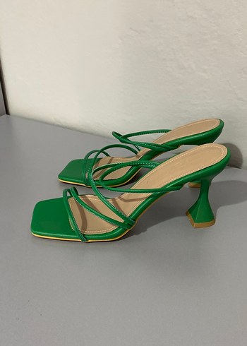 Yeşil Rugan Stiletto Topuklu Kadın Sandalet
