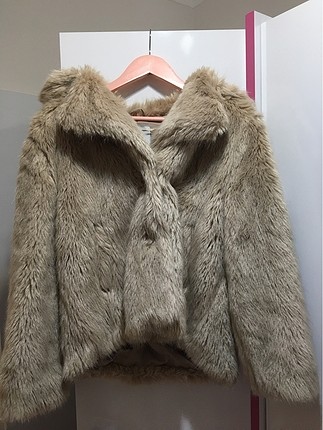Bershka yumusak tüylü yakalı kürk