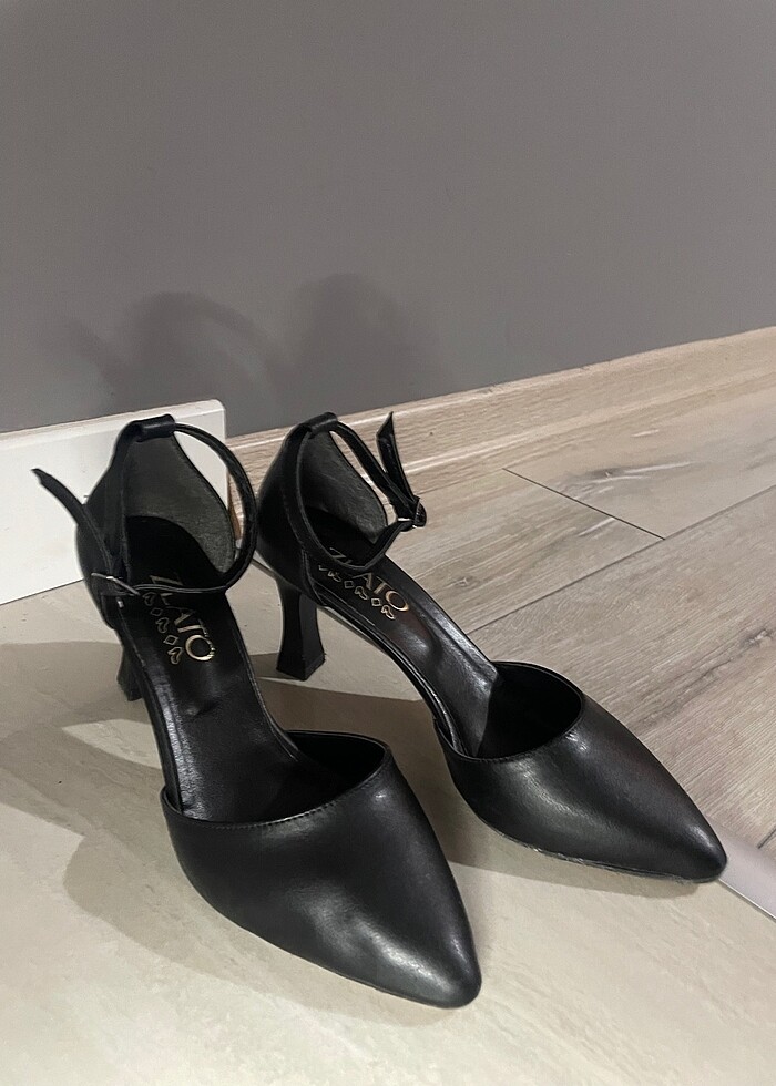 Siyah topuklu ayakkabı - Görsel 2