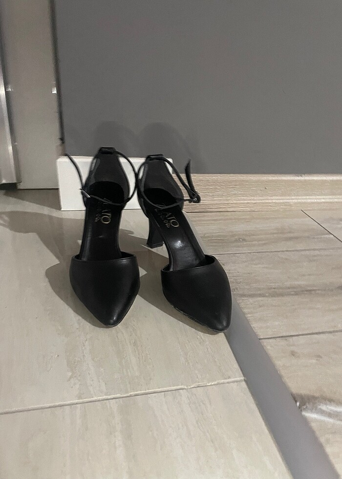 Siyah topuklu ayakkabı - Görsel 3