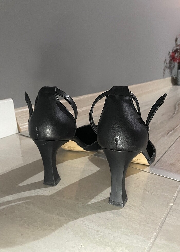 Siyah topuklu ayakkabı - Görsel 5