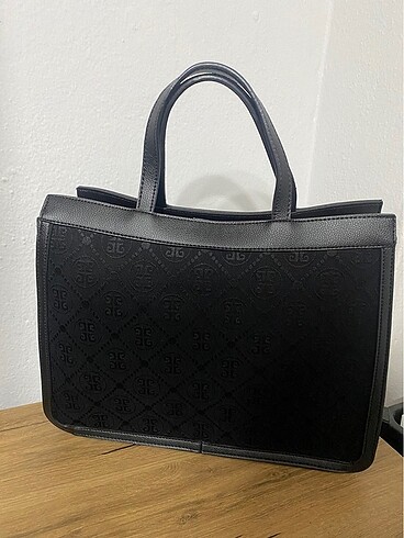 Beden siyah Renk Pierre Cardin Kol Çantası