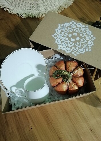 Karaca tekli fincan ve dekoratif kabak 