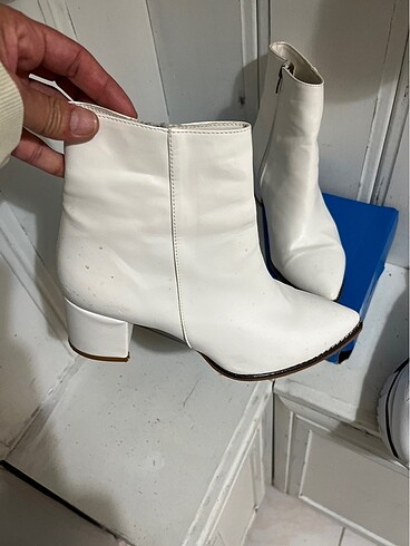 Diğer 2 kez giyildi beyaz bot