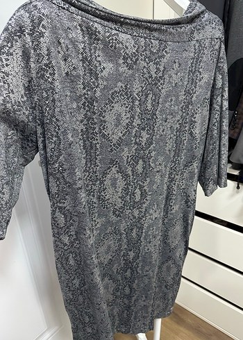 Yılan Desenli Gri Midi Şık Elbise - Görsel 5