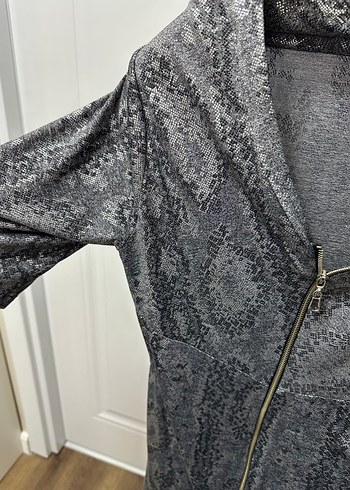 Yılan Desenli Gri Midi Şık Elbise - Görsel 2