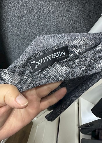 Yılan Desenli Gri Midi Şık Elbise - Görsel 3