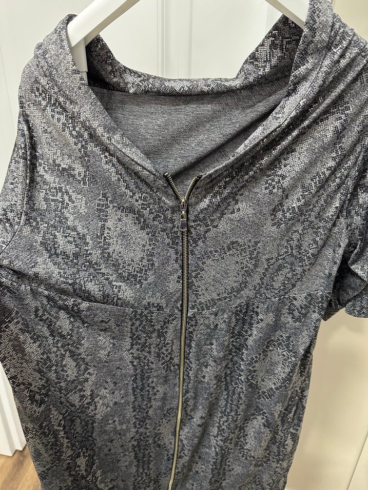 Yılan Desenli Gri Midi Şık Elbise - Görsel 4