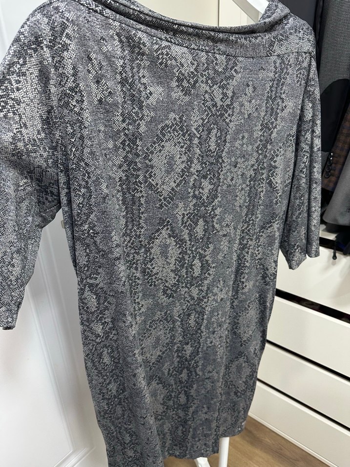 Yılan Desenli Gri Midi Şık Elbise - Görsel 5