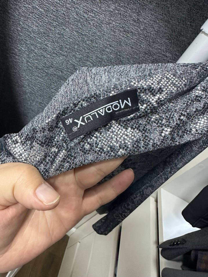 Yılan Desenli Gri Midi Şık Elbise - Görsel 3