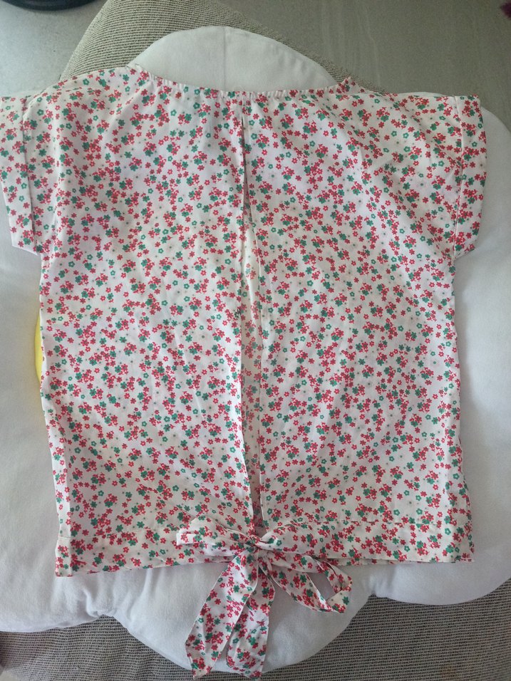 Kısa Kollu Çiçek Desenli Kız Tişörtü - Görsel 4