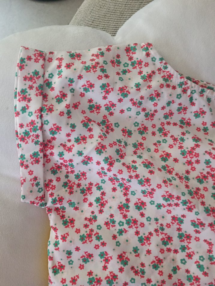 Kısa Kollu Çiçek Desenli Kız Tişörtü - Görsel 3