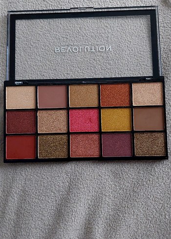 Revolution Göz Farı Paleti - Görsel 2