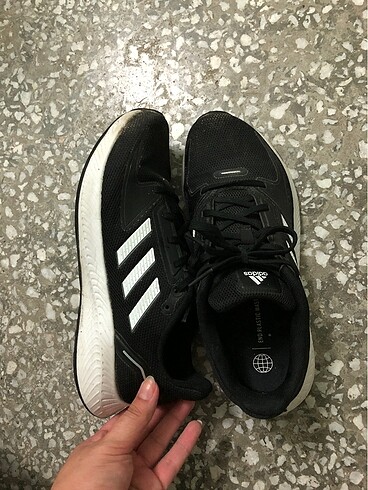 37 Beden siyah Renk Adidas spor ayakkabı