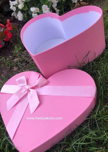 Kalp Şeklinde simli Pembe Hediye Kutusu