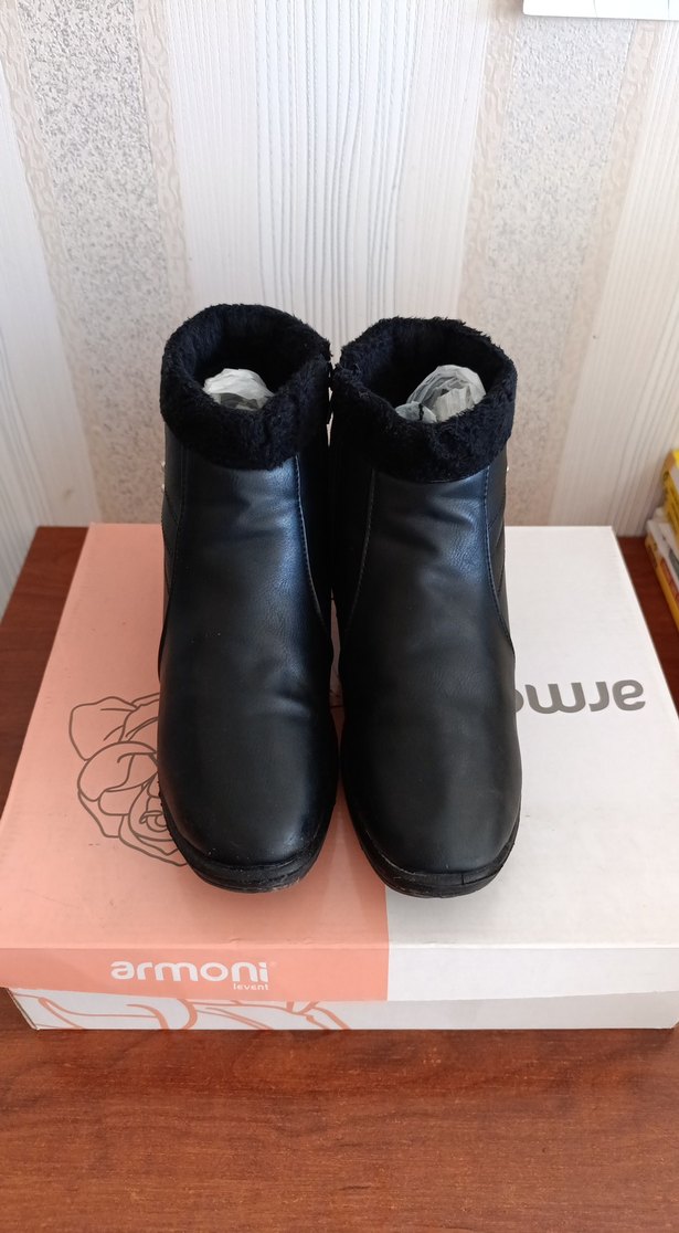 Siyah Kürklü Dolgu Topuklu Bot - Görsel 3