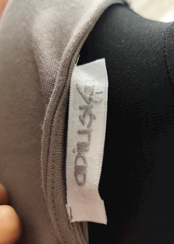 Gri V Yaka Kolsuz Midi Kalem Elbise - Görsel 4