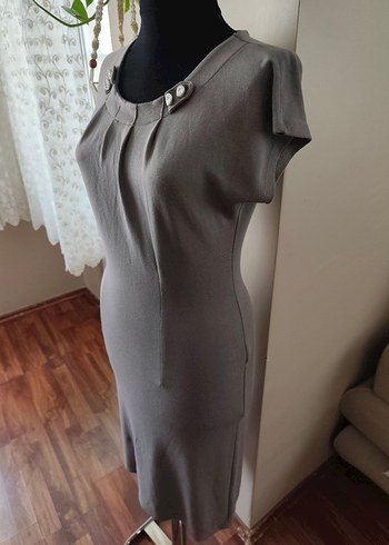 Gri V Yaka Kolsuz Midi Kalem Elbise - Görsel 5