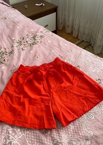 Önü bağcıklı şort kapri