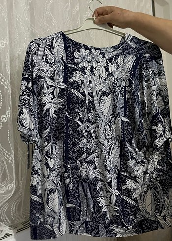 Desenli Kısa Bluz - Görsel 2