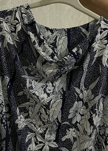 Desenli Kısa Bluz - Görsel 3