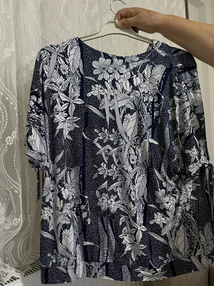 Desenli Kısa Bluz - Görsel 2