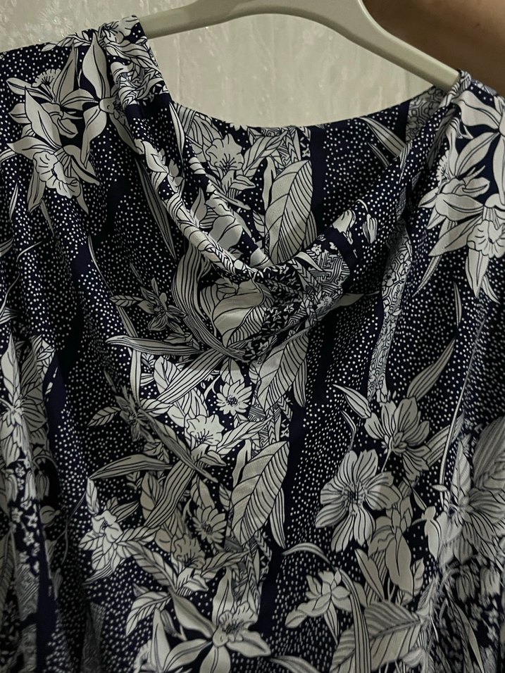 Desenli Kısa Bluz - Görsel 3