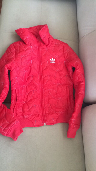 Kırmızı adidas mont