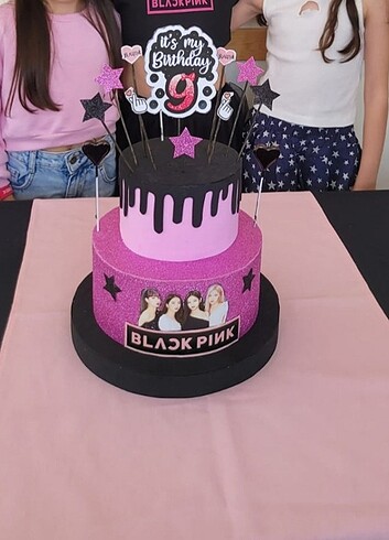  Black pink İki katlı maket pasta üc adet siyah kalpli mum hediye