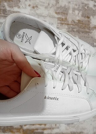 Kinetix sneaker