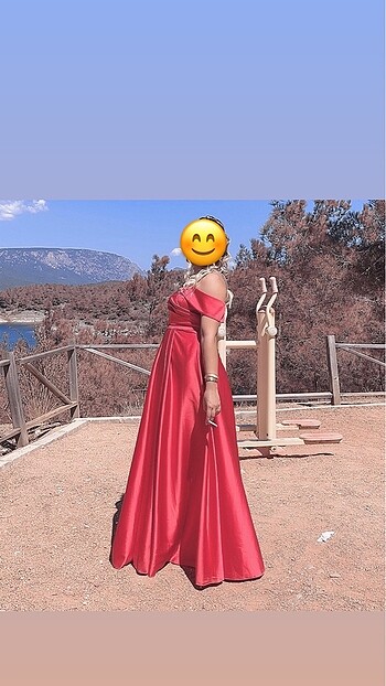 Kırmızı saten elbise abiye