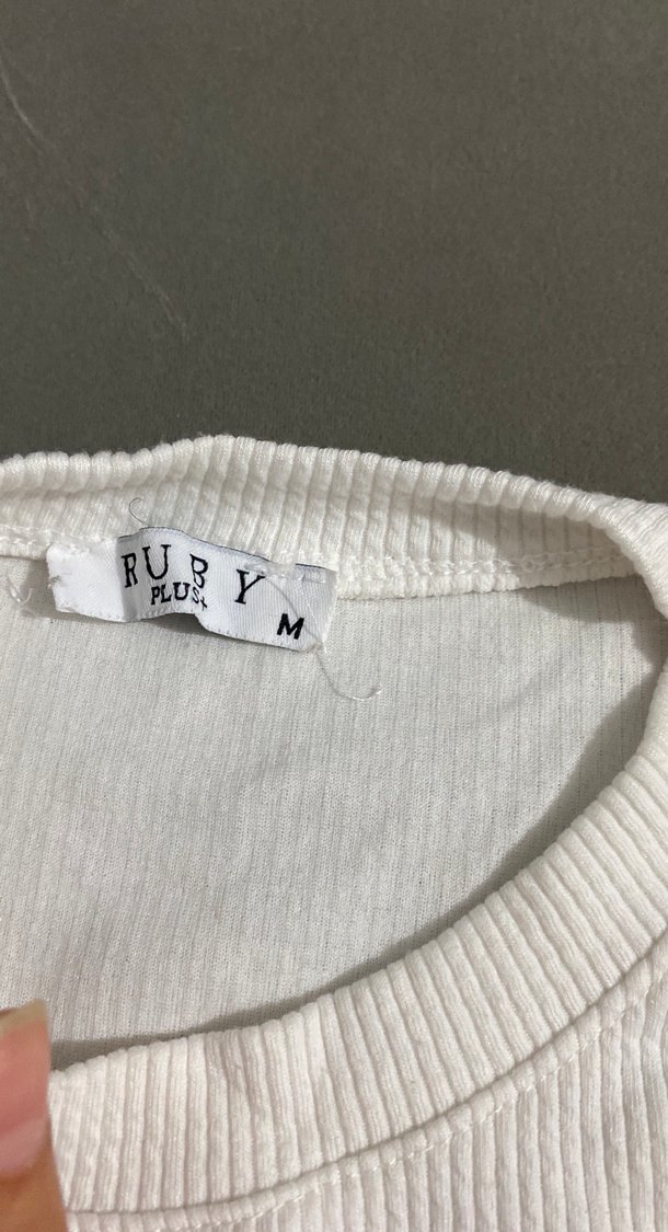 Zincir Detaylı Beyaz Kadın Triko Kazak - Görsel 2