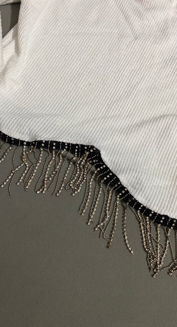 Zincir Detaylı Beyaz Kadın Triko Kazak - Görsel 3