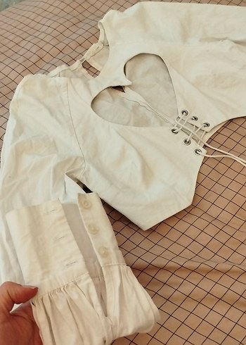 xs Beden Kalp Detaylı Beyaz V Yaka Crop Bluz