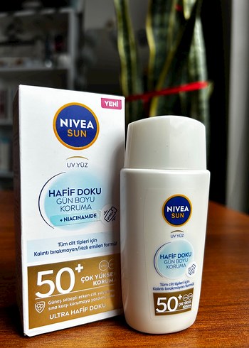 Nivea Nivea Sun SPF 50+ Hafif Doku Yüz Koruyucu