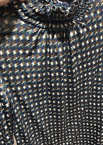 Siyah Pileli Yüksek Yakalı Kadın Bluz - Görsel 5