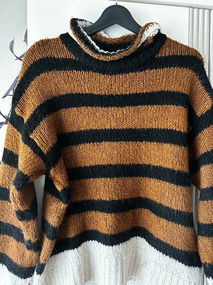 Boğazlı Çizgili Rahat Kadın Kazak - Görsel 2