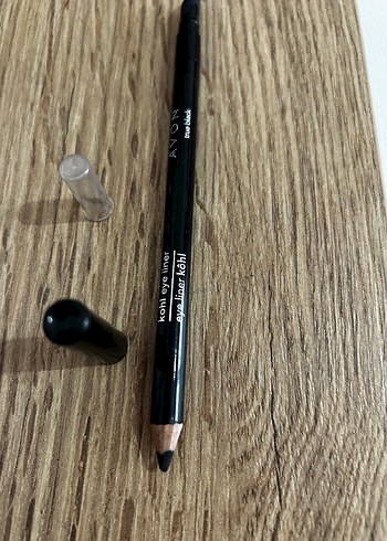 True Black Siyah Göz Kalemi - Görsel 4