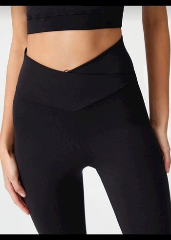 Siyah Kadın Tayt - Spor Şıklığı - Görsel 4