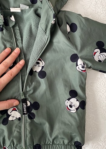 Gri Desenli Erkek Çocuk Kapüşonlu Yağmurluk - Görsel 3