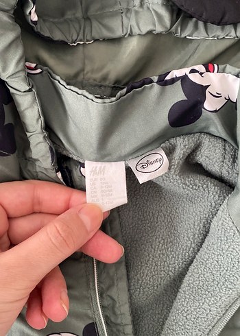 Gri Desenli Erkek Çocuk Kapüşonlu Yağmurluk - Görsel 2