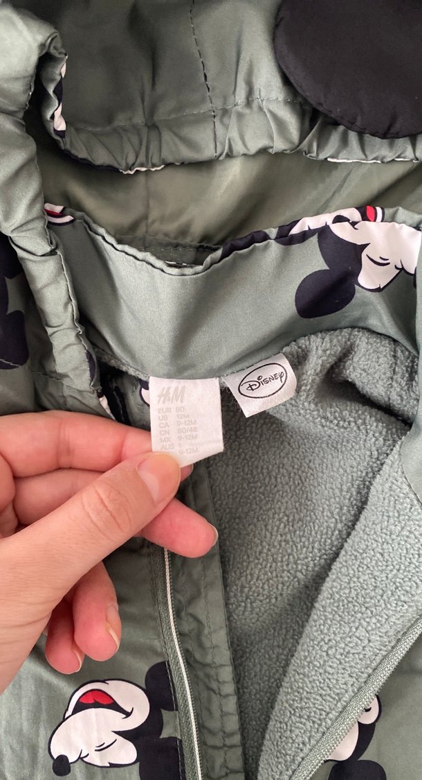 Gri Desenli Erkek Çocuk Kapüşonlu Yağmurluk - Görsel 2