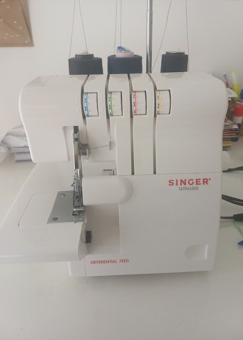 Singer Overlok Dikiş Makinesi Beyaz