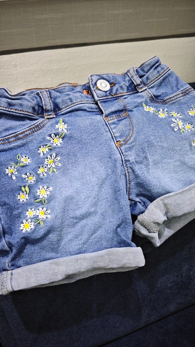 Nakışlı Mavi Denim Kız Şortu - Görsel 2