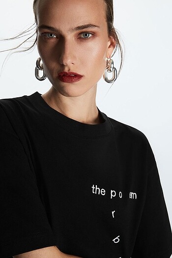 s Beden COS şiir baskılı siyah t-shirt
