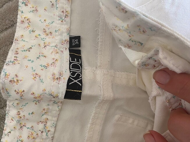 LC Waikiki Beyaz uzun şort