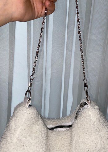 Zincir Detaylı Beyaz Kadın Peluş Çanta - Görsel 2