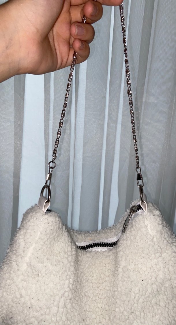 Zincir Detaylı Beyaz Kadın Peluş Çanta - Görsel 2